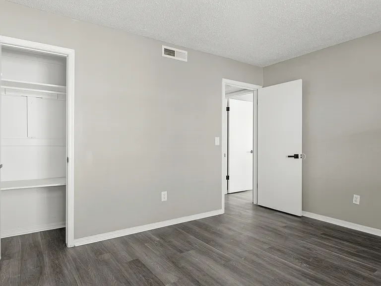 Rosemont Apartments — Photo 7