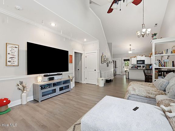 5th image of 402 Satterfield Drive