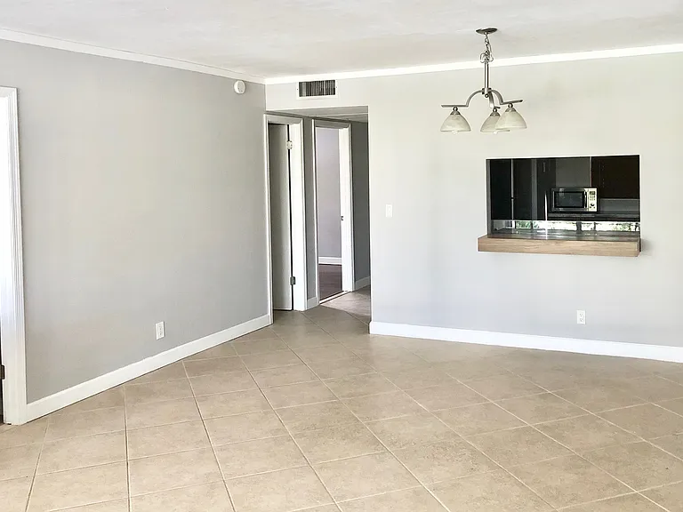 9230 Lagoon Pl #302 — Photo 5