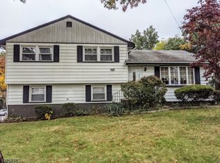 165 Valley Rd, Clark, NJ 07066