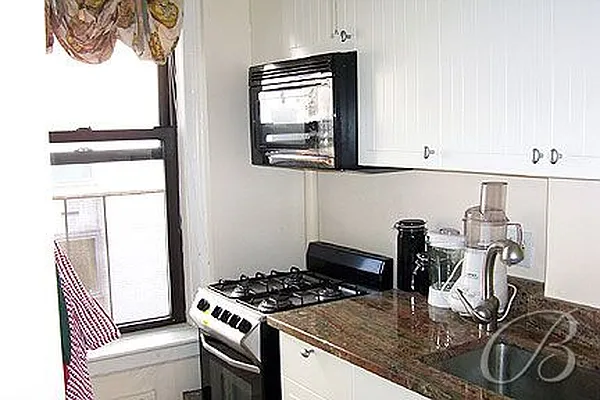 Rented by Bellmarc Realty | media 7