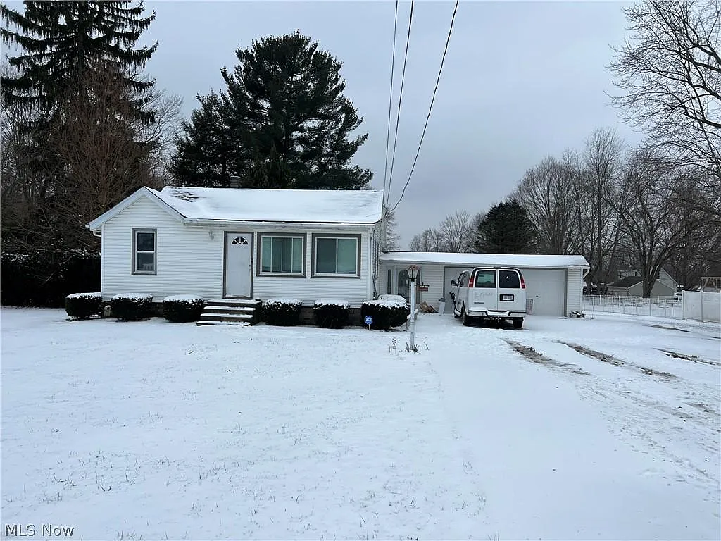 1589 Duffus Rd NE photo 1