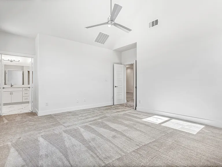 917 Protea St — Photo 46