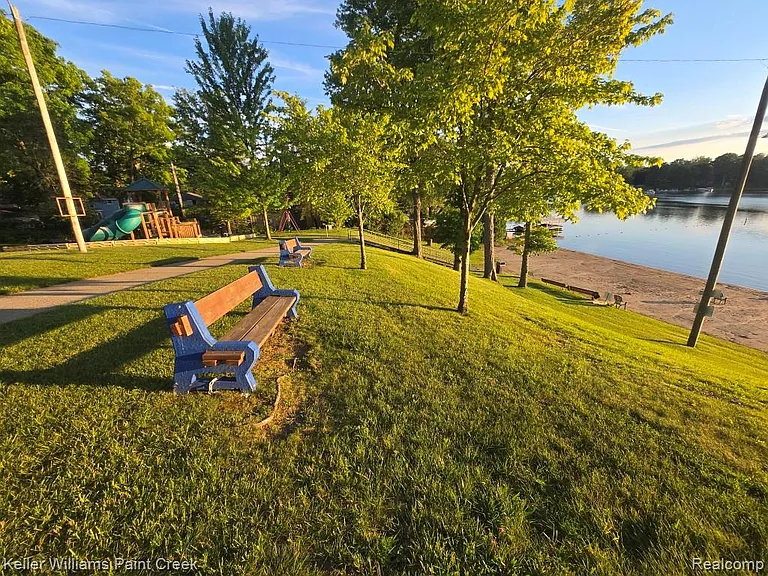 1125 S Long Lake Blvd — Photo 48