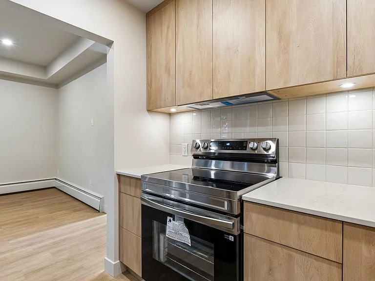 1070 Cypress St — Photo 10