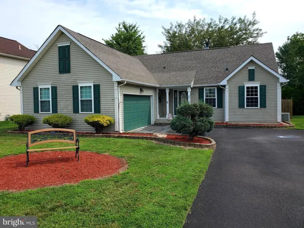 67 Charles Dr, New Castle, DE 19720