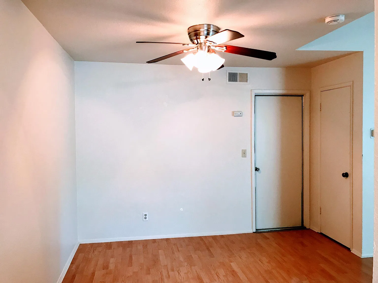 3 bed, 1800 sqft, $3,000 — Photo 4