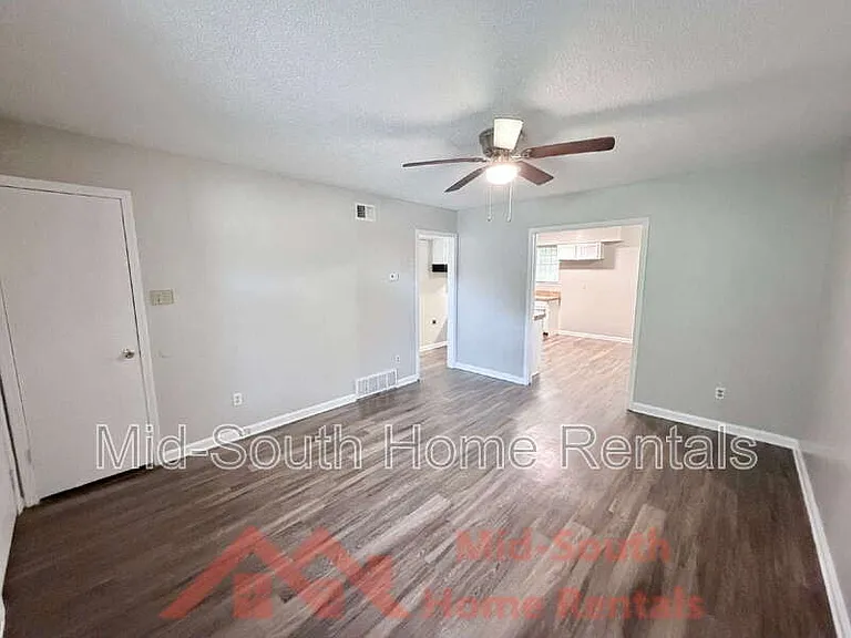 3829 Walsingham Dr — Photo 5