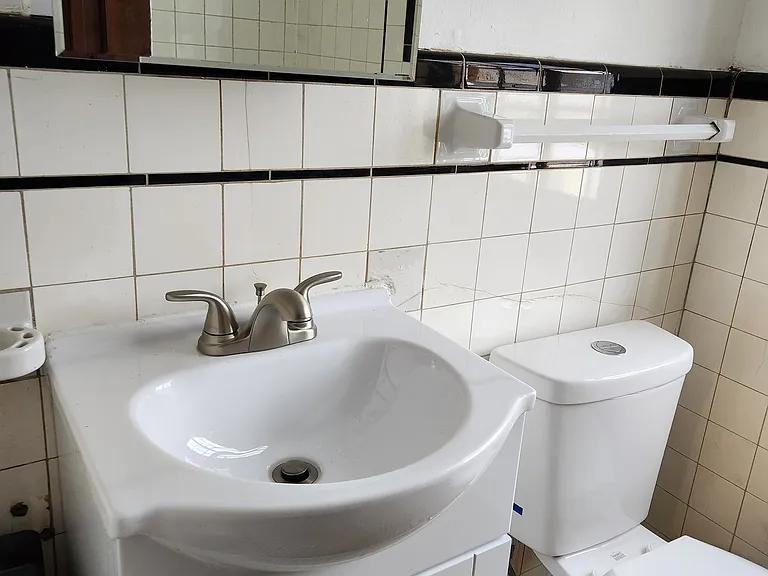 El Villa Apartments — Photo 25