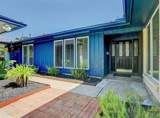 421 Hickory Ridge Dr, Seabrook, TX 77586