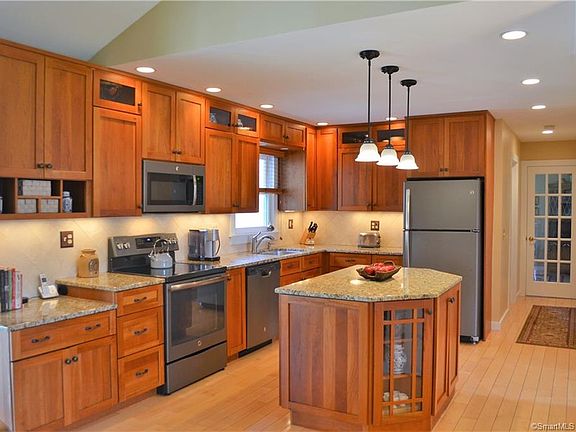 4th image of 52 Meadowland Dr