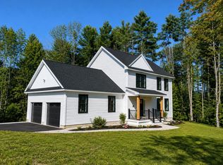 8 Bay Rd, Farmington, NH 03835