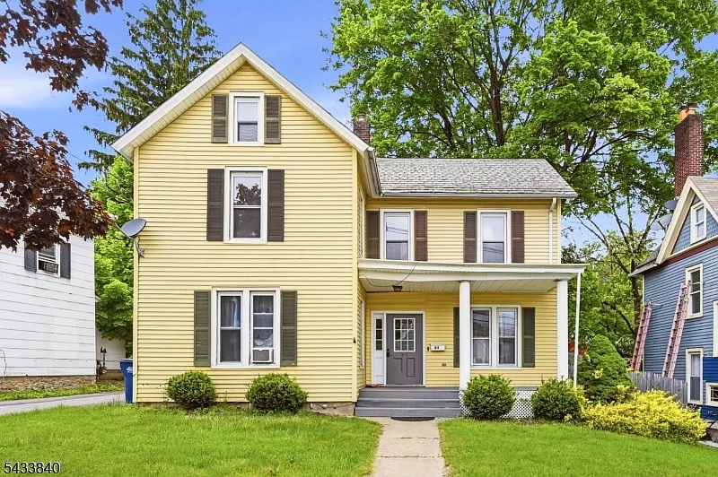 2 bed, 1.0 bath, $1,750 — Photo 2
