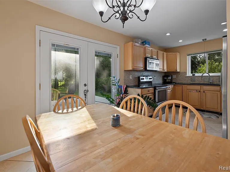 676 Sheffield Rd — Photo 9