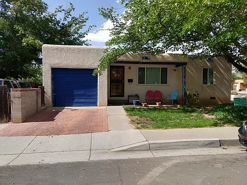 801 Valencia Dr NE Photo 1