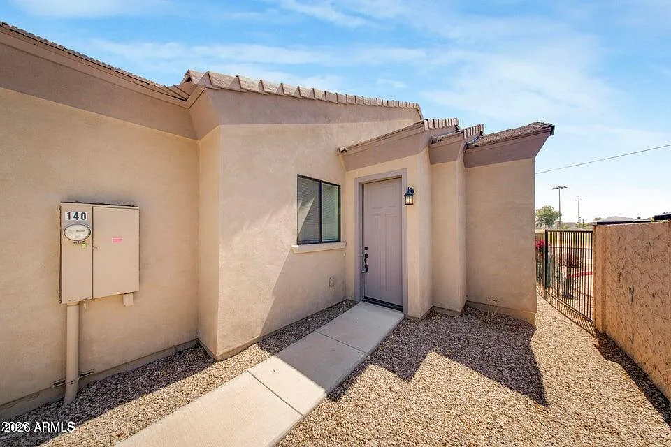 3 bed, 2.0 bath, 1350 sqft, $1,900 — Photo 4