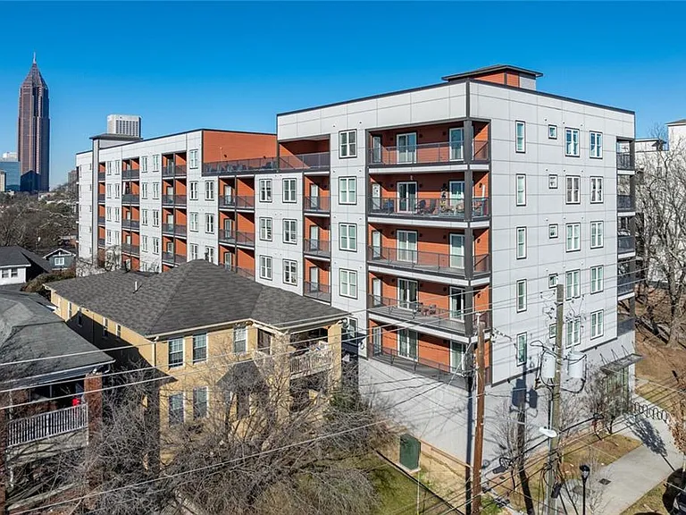 525 Parkway Dr #306 — Photo 1