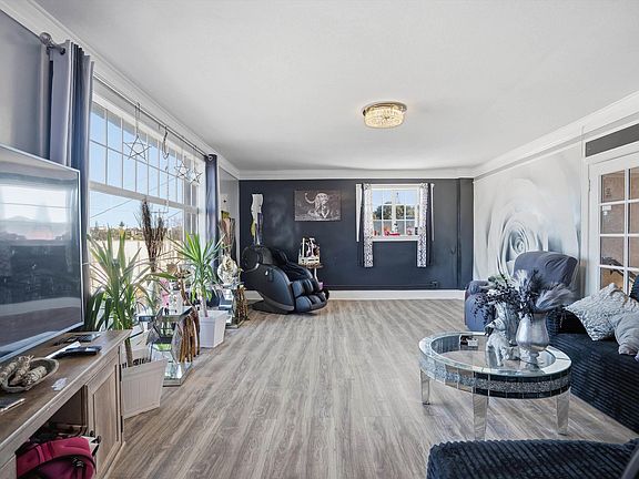 2nd image of 511 3rd St