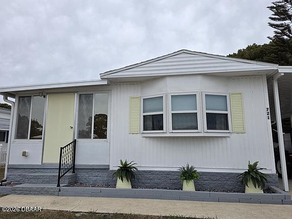 2nd image of 721 La Grange Ave