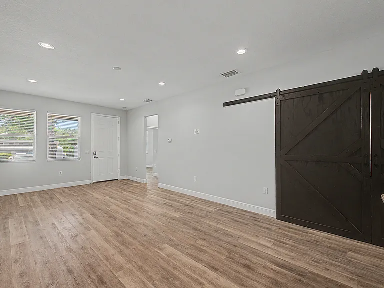 1614 E Mulberry Dr — Photo 7