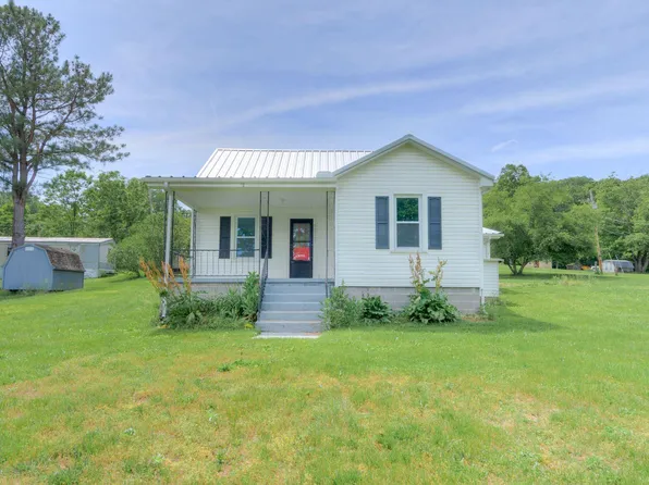 8033 Church Hill Ln, Parrott, VA 24132