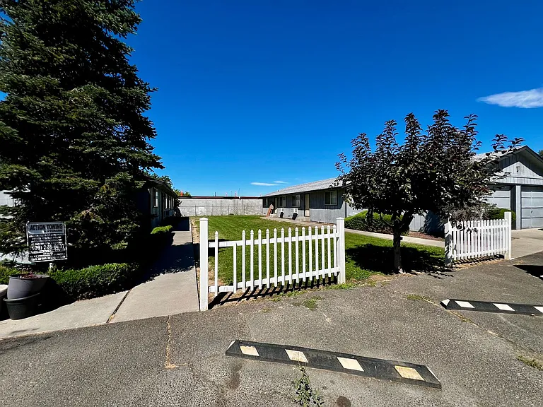4803 Bonnie Ln — Photo 1