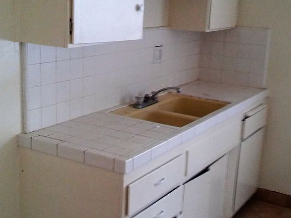 4th image of 11984 Oxford Ave APT B