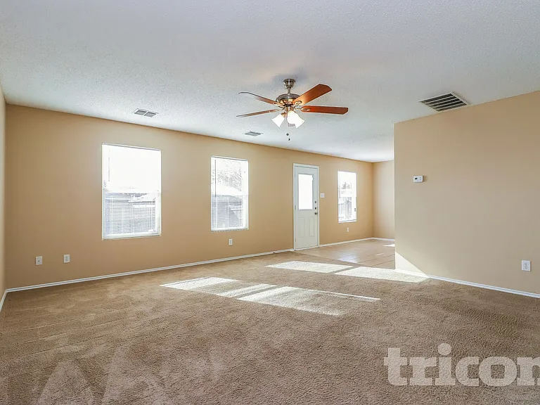 4865 Waterford Dr — Photo 4