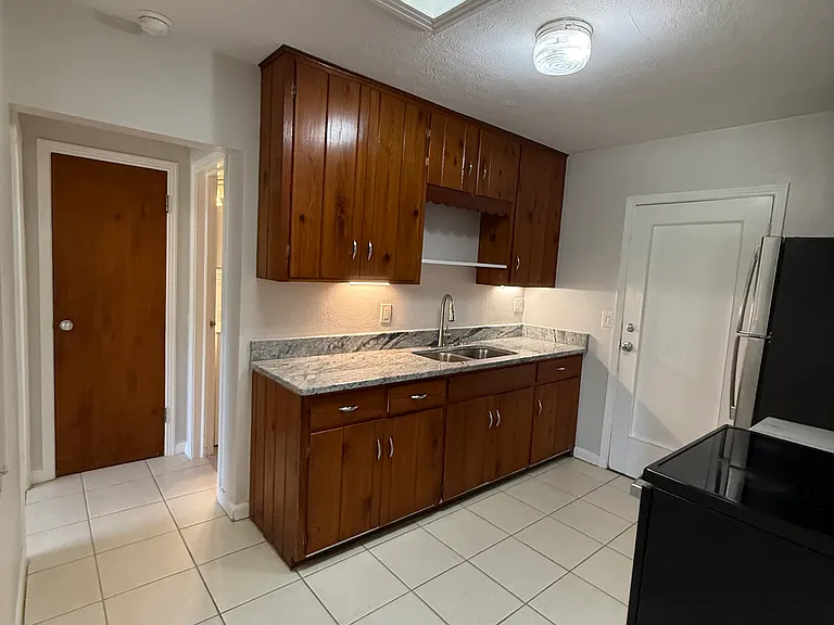 1355 Bradford Rd — Photo 8