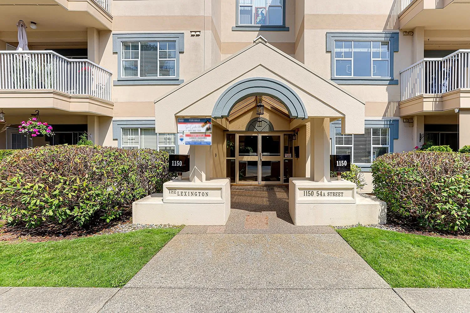 1150 54a St #201 photo 1
