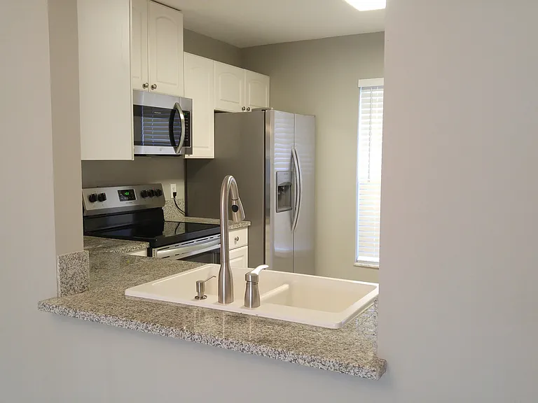 661 Marlboro Oval #B — Photo 6