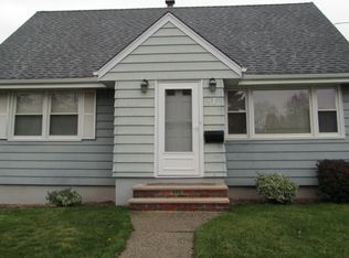 47 Green Tree Rd, Clifton, NJ 07013