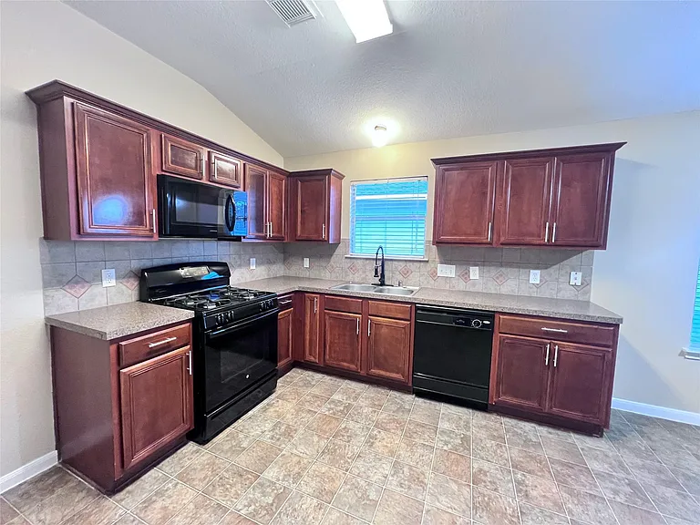 11750 Pinemeade Ln — Photo 8
