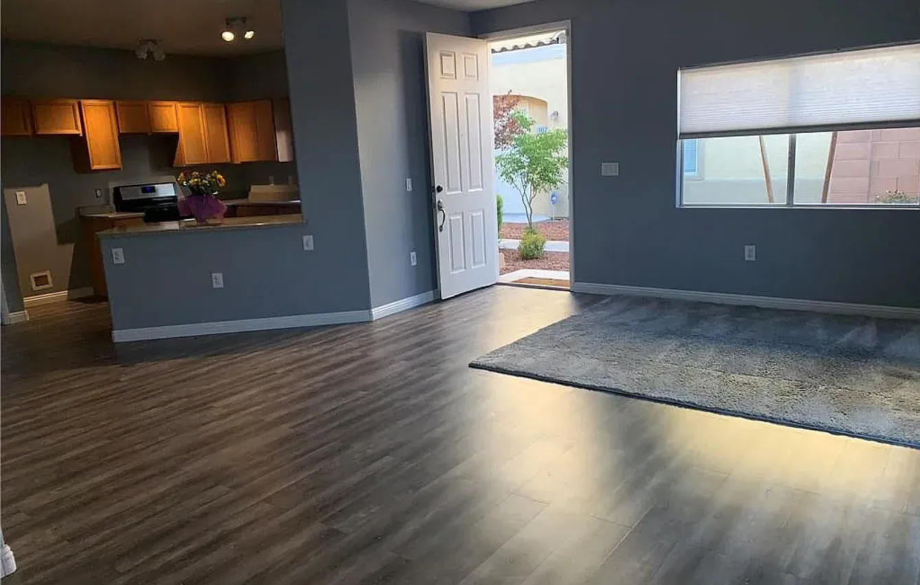 3 bed, 1253 sqft, $2,350 — Photo 2