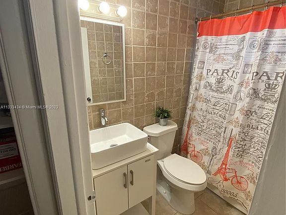5th image of 825 Euclid Ave APT 10