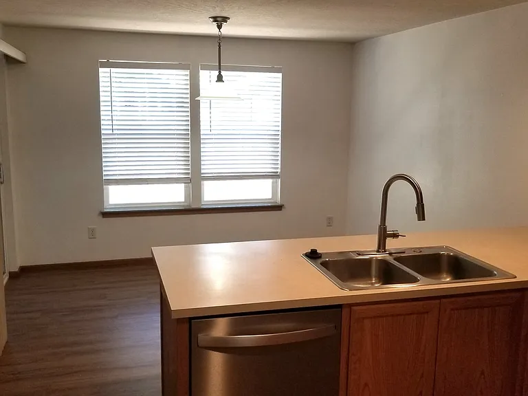 525 Helen St — Photo 5