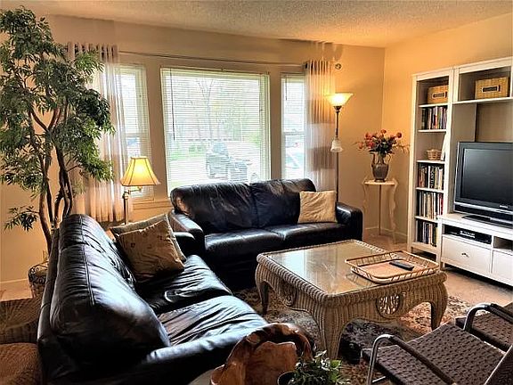 Another photo of living room