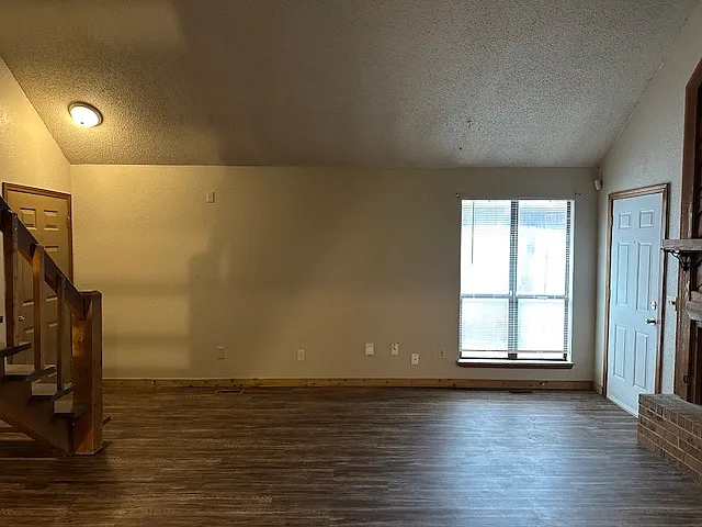 13733 Fairhill Ave — Photo 2
