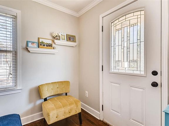 3rd image of 1019 Manor Dr SE