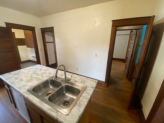 5th image of 920 E St