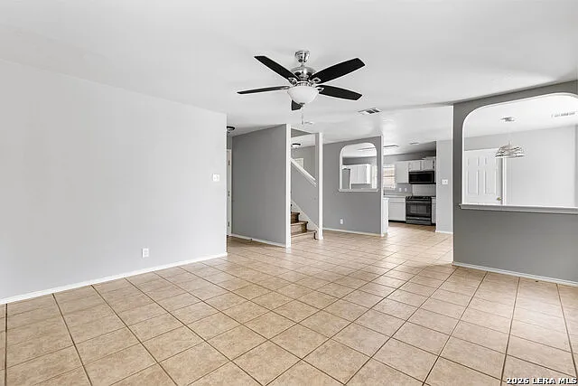 4 bed, 2.5 bath, 2087 sqft, $2,100 — Photo 3