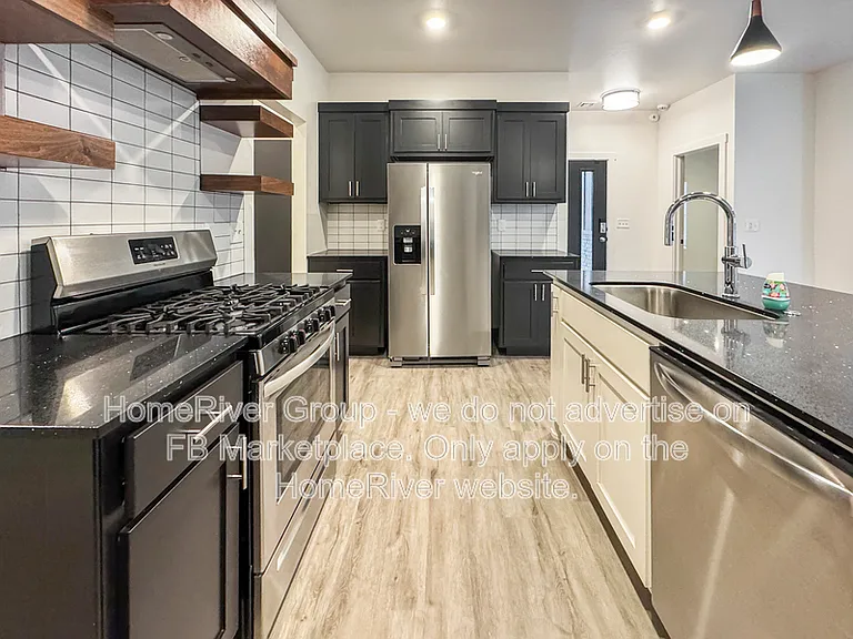 305 E 7th St — Photo 5