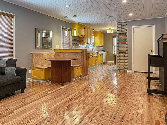 5th image of 2227 2nd St NE