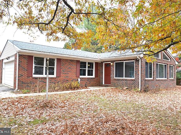 3rd image of 208 Faggs Manor Rd