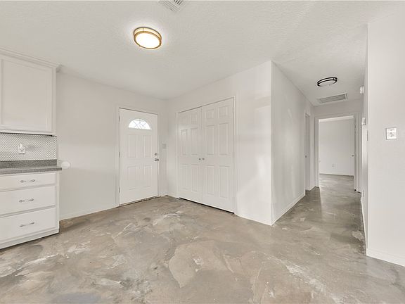 5th image of 900 E Martin Luther King Jr St