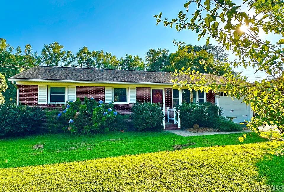 1st image of 633 Woodland Dr