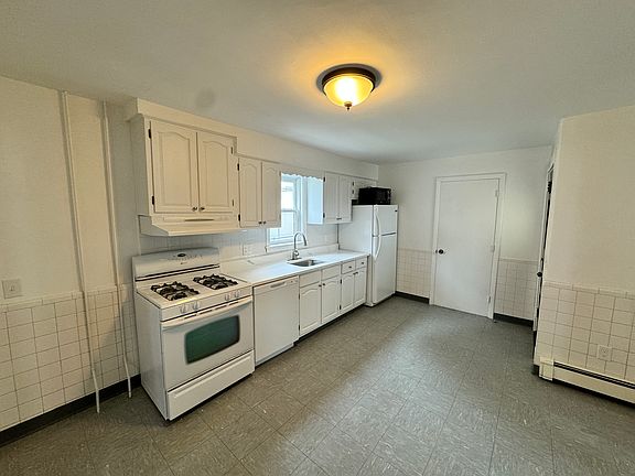 5th image of 10 Lexington St