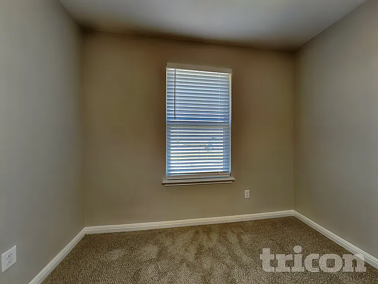 1052 Esplanade Pkwy — Photo 11