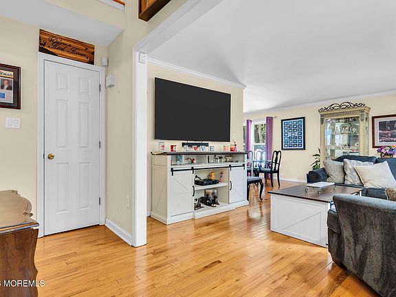 4th image of 9 Walter Drive