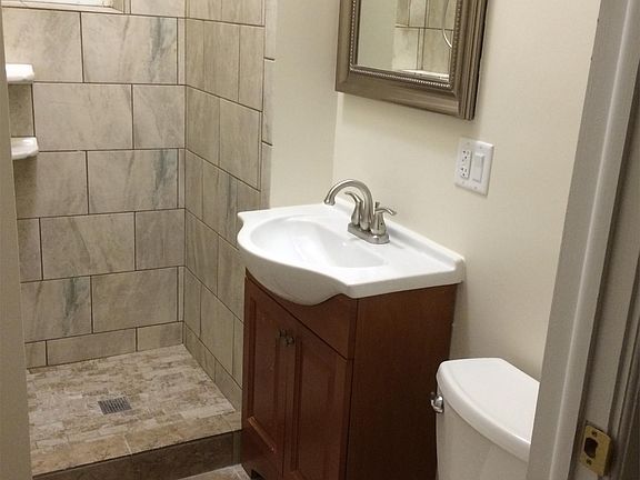 5th image of 1456 N Maplewood Ave APT 1F